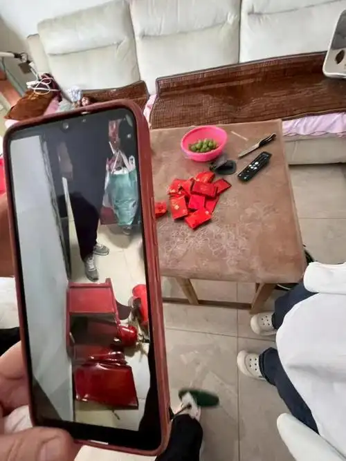 电梯惊魂映射赛场险境，门将失误致球队坠入降级深渊